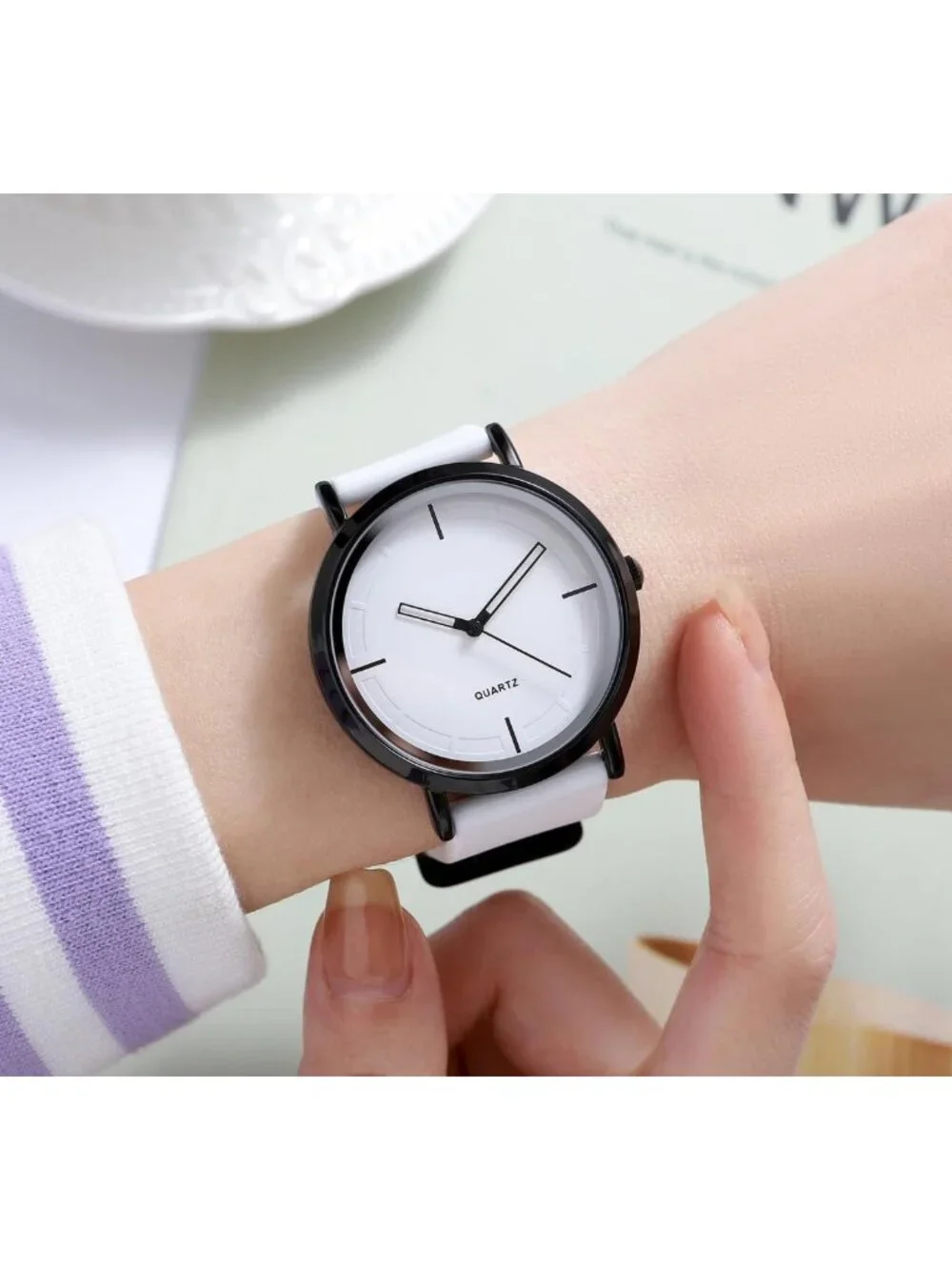 Stylish Waterproof Analog Quartz Wrist Watch with Silicone Strap for Men & Women